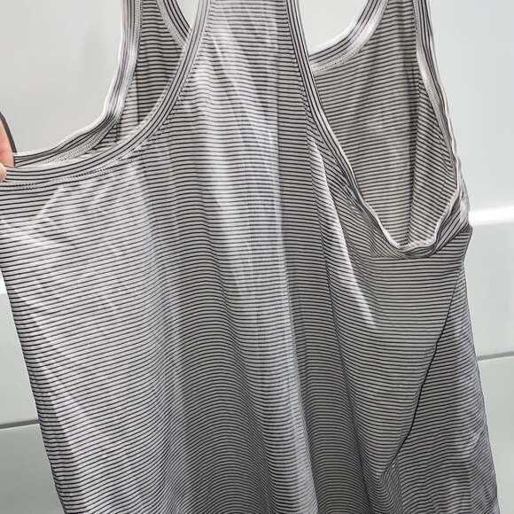 lululemon athletica - Picture 4 of 4